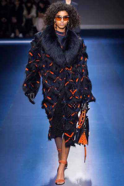 Look 17